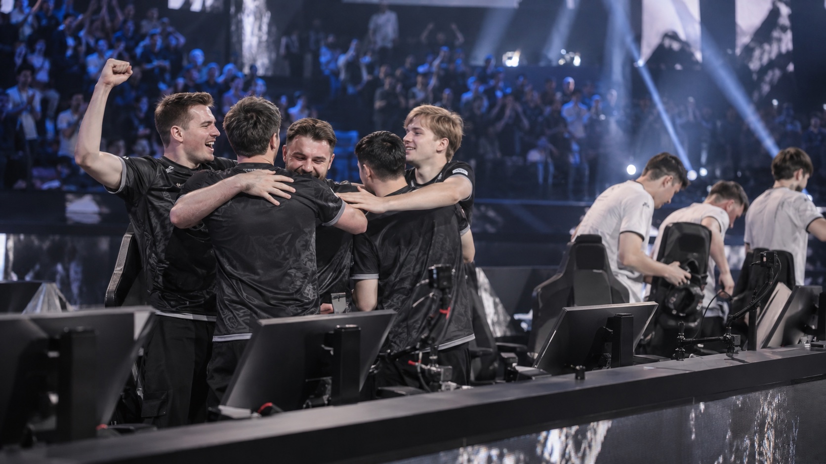 Aurora balaye 1win pour atteindre les demi-finales de la saison 24 de l'EPL